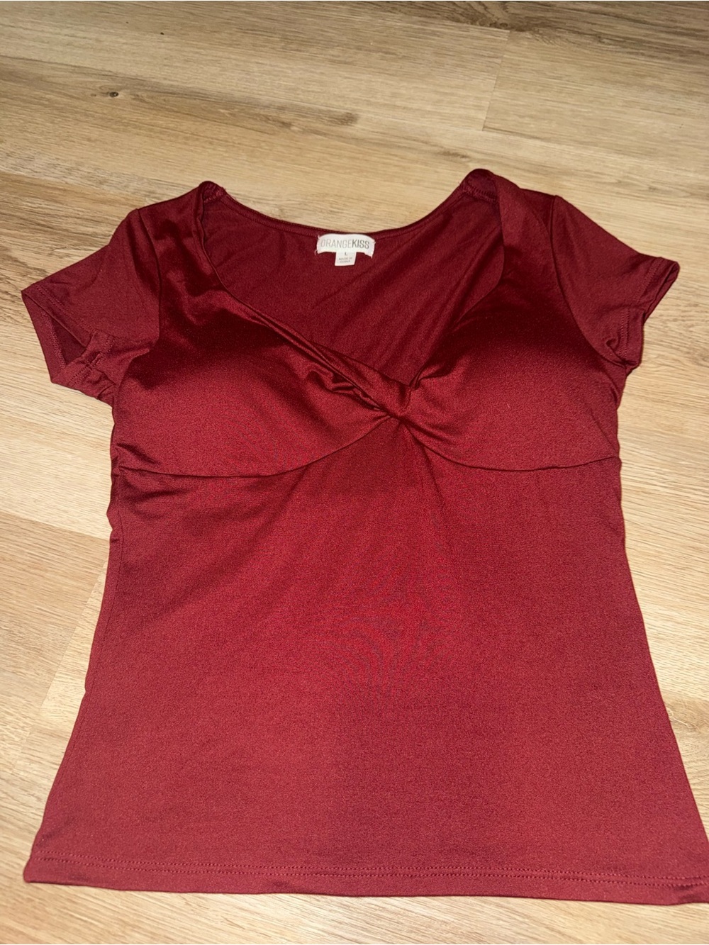 Madden Girl Short Sleeve Twist-Front Tee in Wine